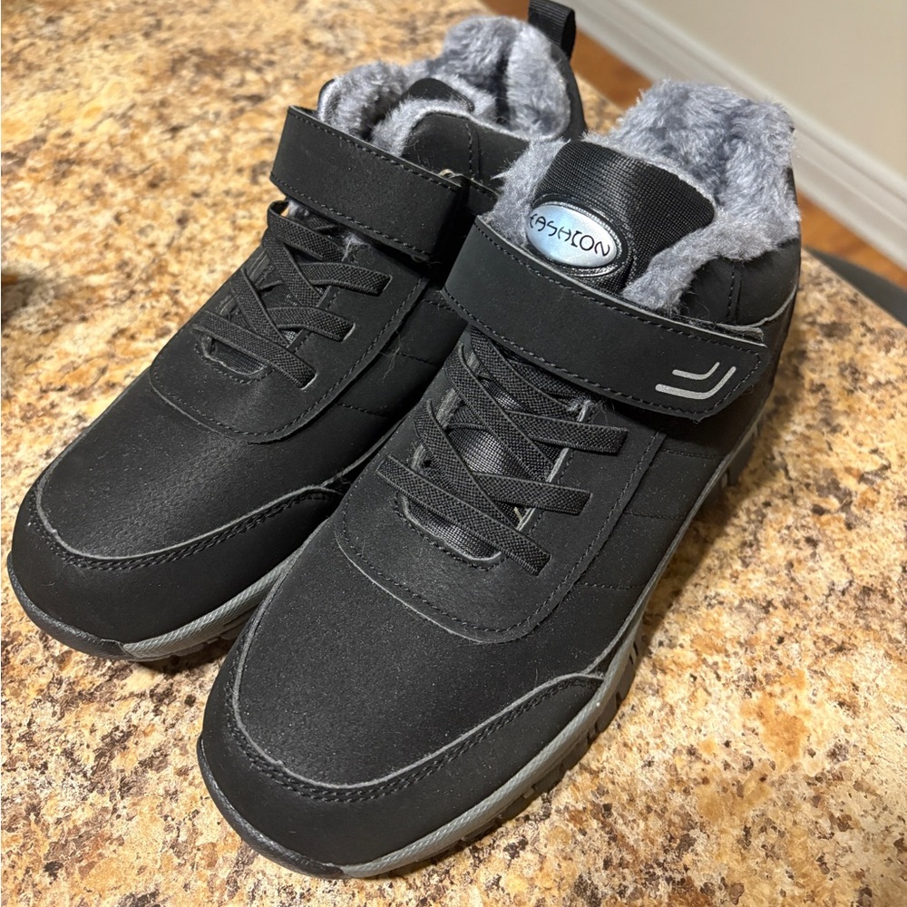 NWOB Cozy Black Winter Shoes with Furry Lining